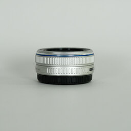 OLYMPUS M.ZUIKO DIGITAL 17mm F2.8 シルバー OLYMPUS M.ZUIKO DIGITAL 17mm F2.8 シルバー