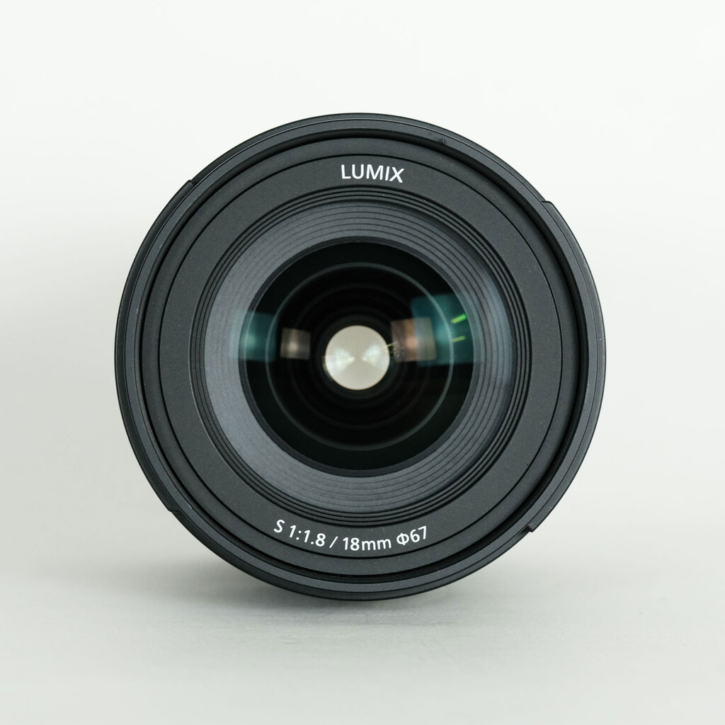 Panasonic LUMIX S 18mm F1.8 Panasonic LUMIX S 18mm F1.8