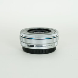 完動品　OLYMPUS M.ZUIKO DIGTAL 14-42mm シルバー OLYMPUS M.ZUIKO DIGITAL ED 14-42mm F3.5-5.6 EZ シルバーの
