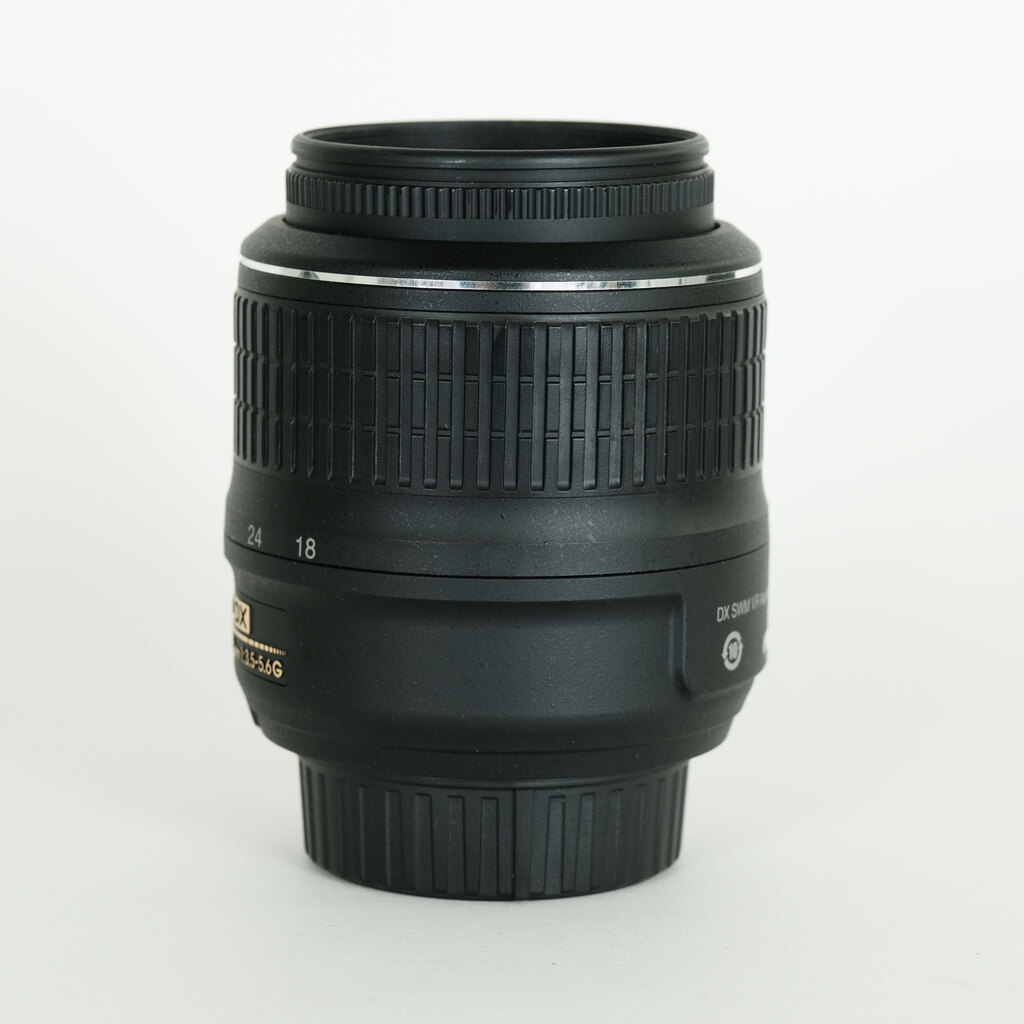 Nikon AF-S DX NIKKOR 18-55mm F3.5-5.6 G VR Nikon AF-S DX NIKKOR 18-55mm F3.5-5.6 G VR
