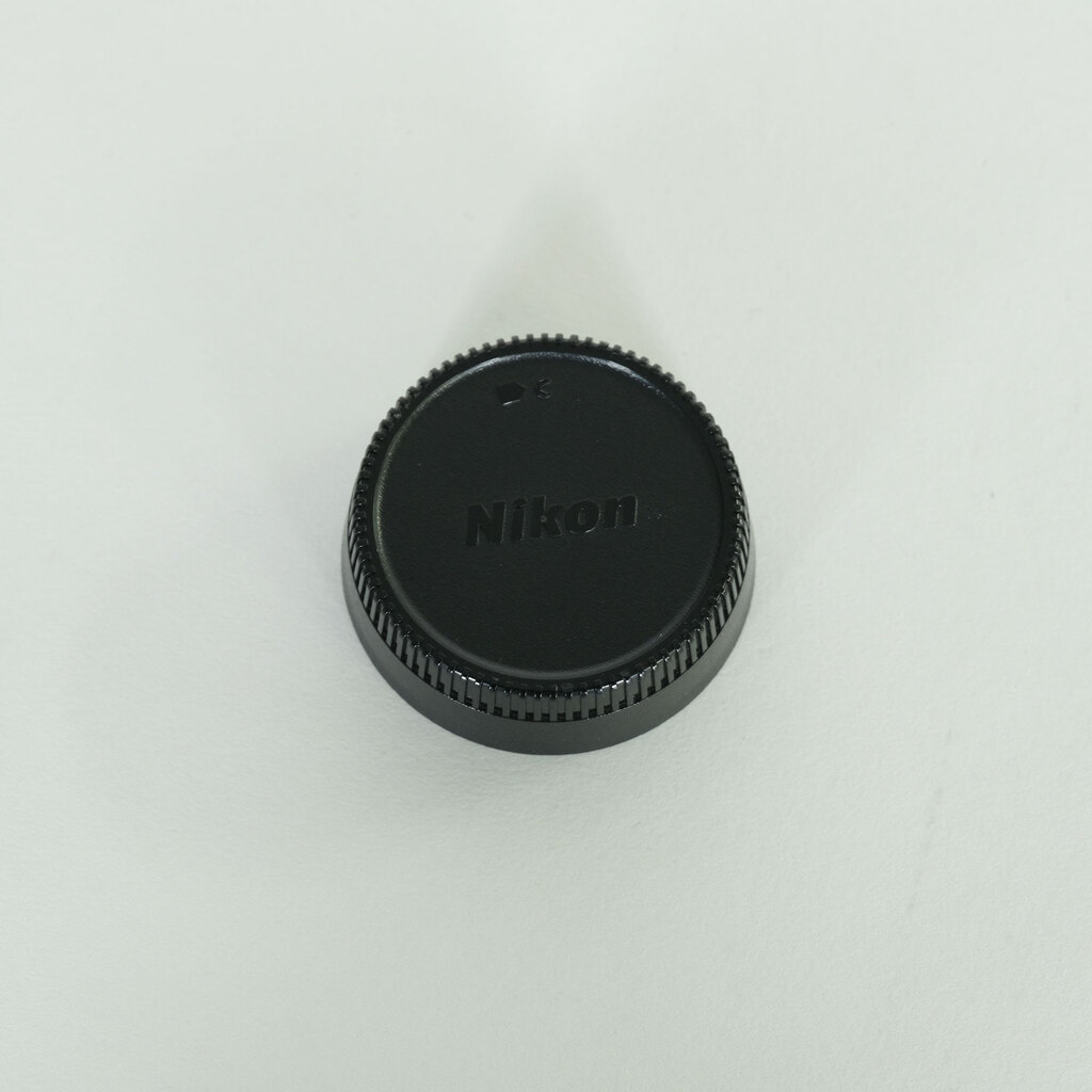 Nikon AF-S DX NIKKOR 18-200mm F3.5-5.6G ED VR II Nikon AF-S DX NIKKOR 18-200mm F3.5-5.6G ED VR II