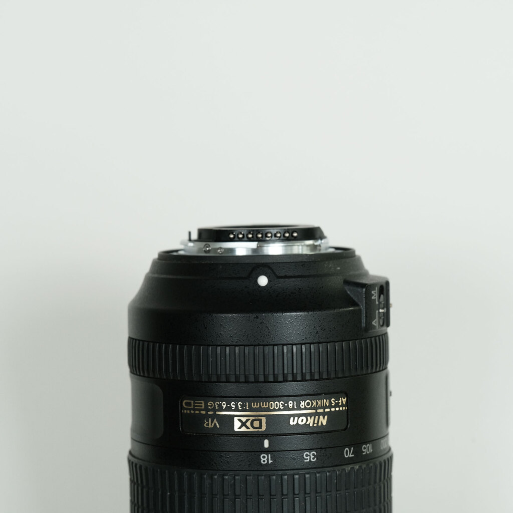 Nikon AF-S DX NIKKOR 18-300mm f/3.5-6.3G ED VR Nikon AF-S DX NIKKOR 18-300mm f/3.5-6.3G ED VR