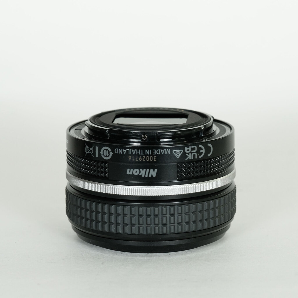 Nikon NIKKOR Z 40mm f/2 Nikon NIKKOR Z 40mm f/2