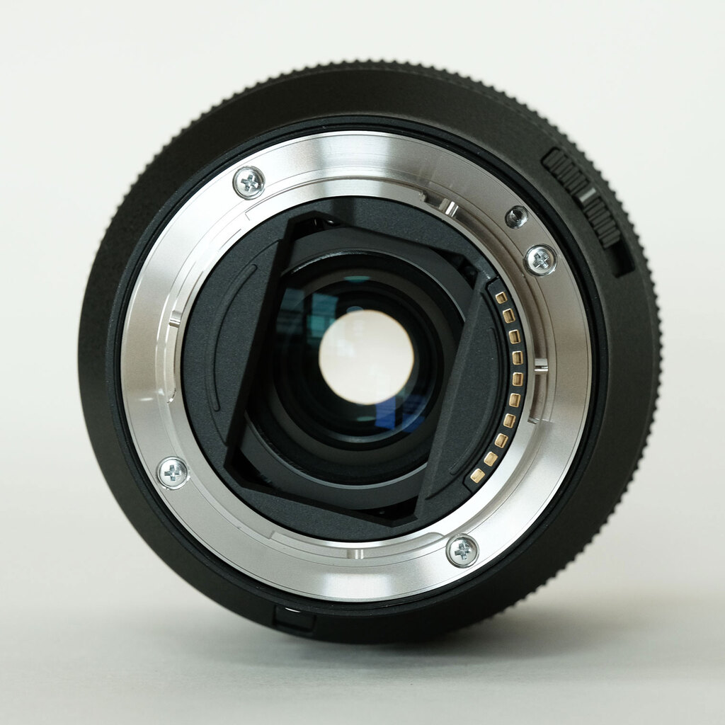 レンズ(ズーム) SONY FE 20-70mm F4G Sony FE 20-70mm F4 G | Compact, lightweight standard zoom