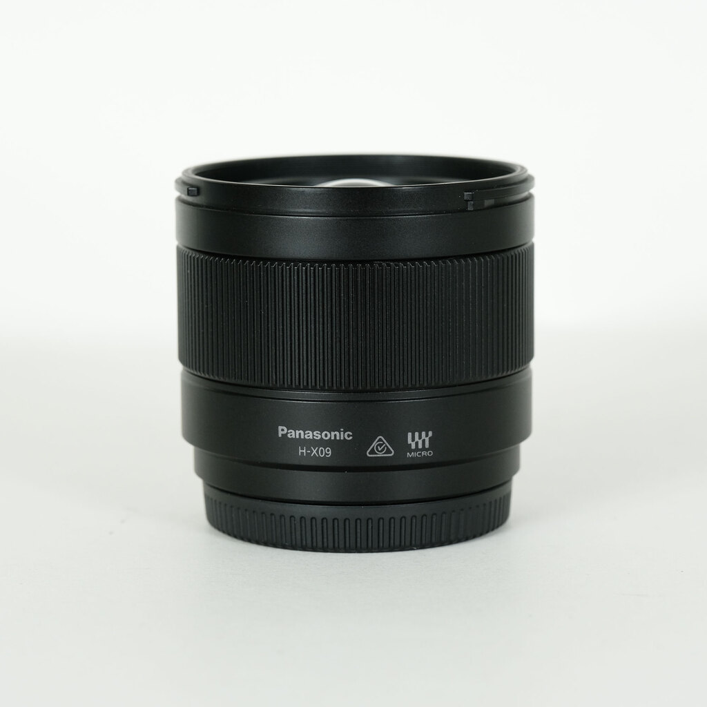 Panasonic LEICA DG SUMMILUX 9mm / F1.7 ASPH. Panasonic LEICA DG SUMMILUX 9mm / F1.7 ASPH.