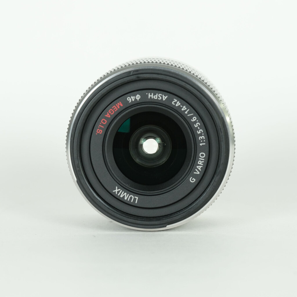 Panasonic LUMIX G VARIO 14-42mm F3.5-5.6 ASPH./MEGA O.I.S. Panasonic LUMIX G VARIO 14-42mm F3.5-5.6 ASPH./MEGA O.I.S.