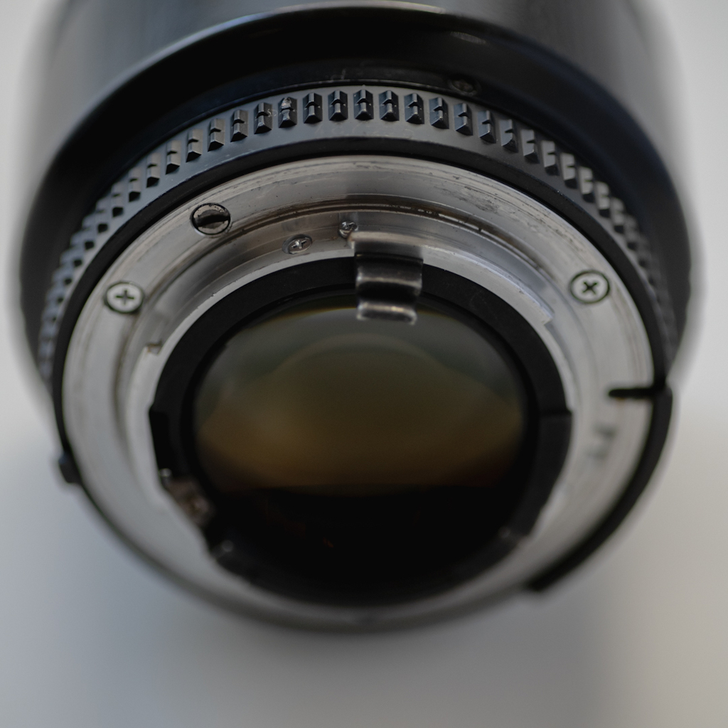 Nikon Ai AF Nikkor 85mm f/1.8D Nikon Ai AF Nikkor 85mm f/1.8D