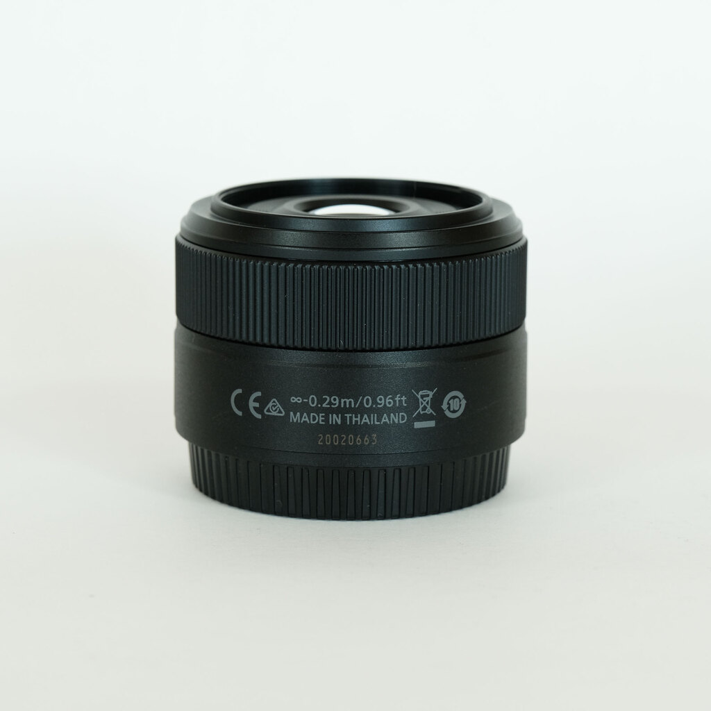 Nikon NIKKOR Z 40mm f/2 Nikon NIKKOR Z 40mm f/2