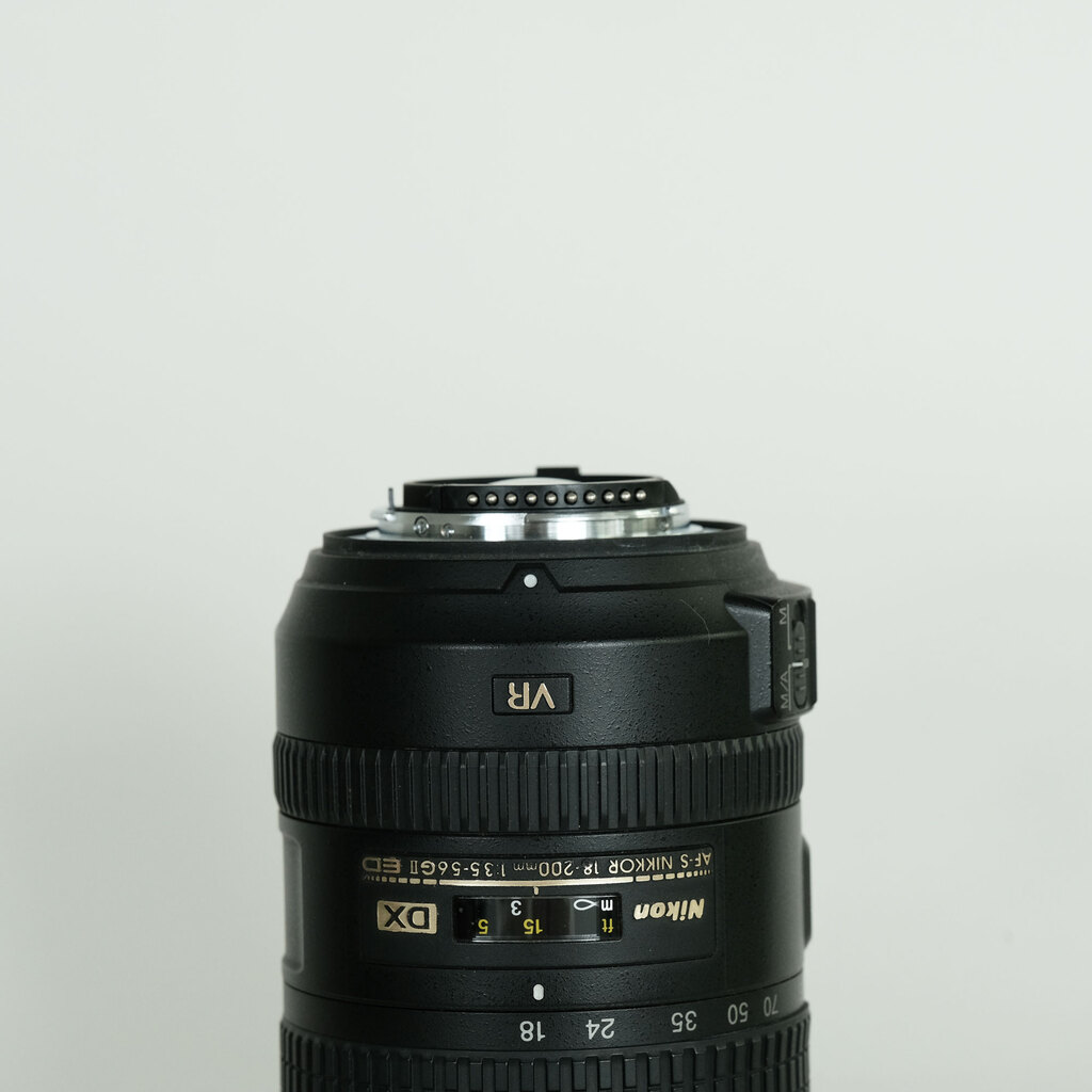 Nikon AF-S DX NIKKOR 18-200mm F3.5-5.6G ED VR II Nikon AF-S DX NIKKOR 18-200mm F3.5-5.6G ED VR II