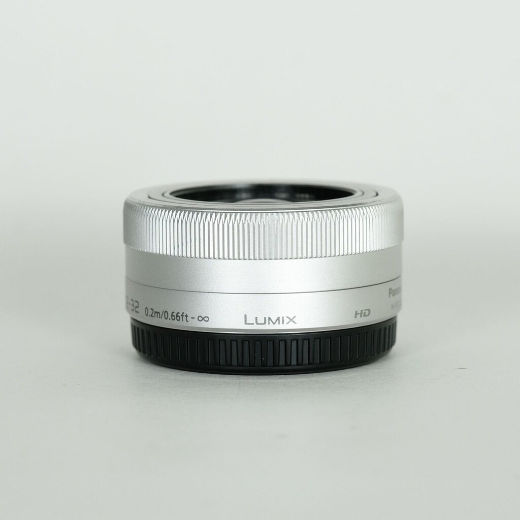 Panasonic LUMIX G VARIO 12-32mm / F3.5-5.6 ASPH. / MEGA O.I.S.