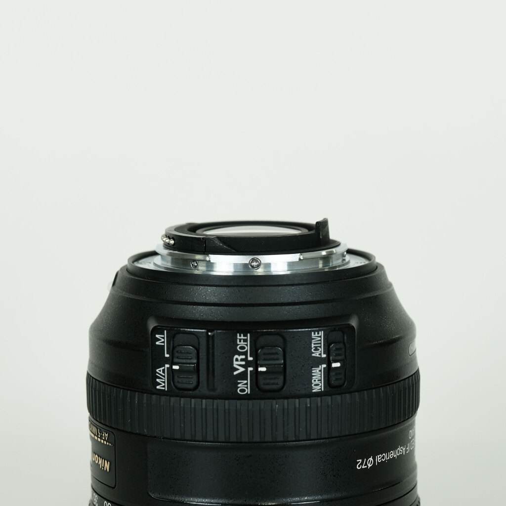 Nikon AF-S DX NIKKOR 16-80mm f/2.8-4E ED VR Nikon AF-S DX NIKKOR 16-80mm f/2.8-4E ED VR