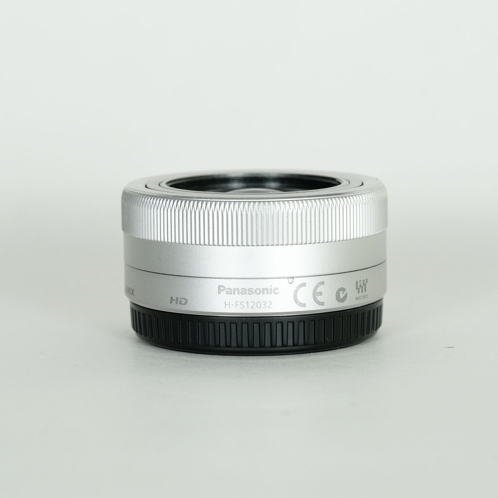 Panasonic LUMIX G VARIO 12-32mm / F3.5-5.6 ASPH. / MEGA O.I.S.