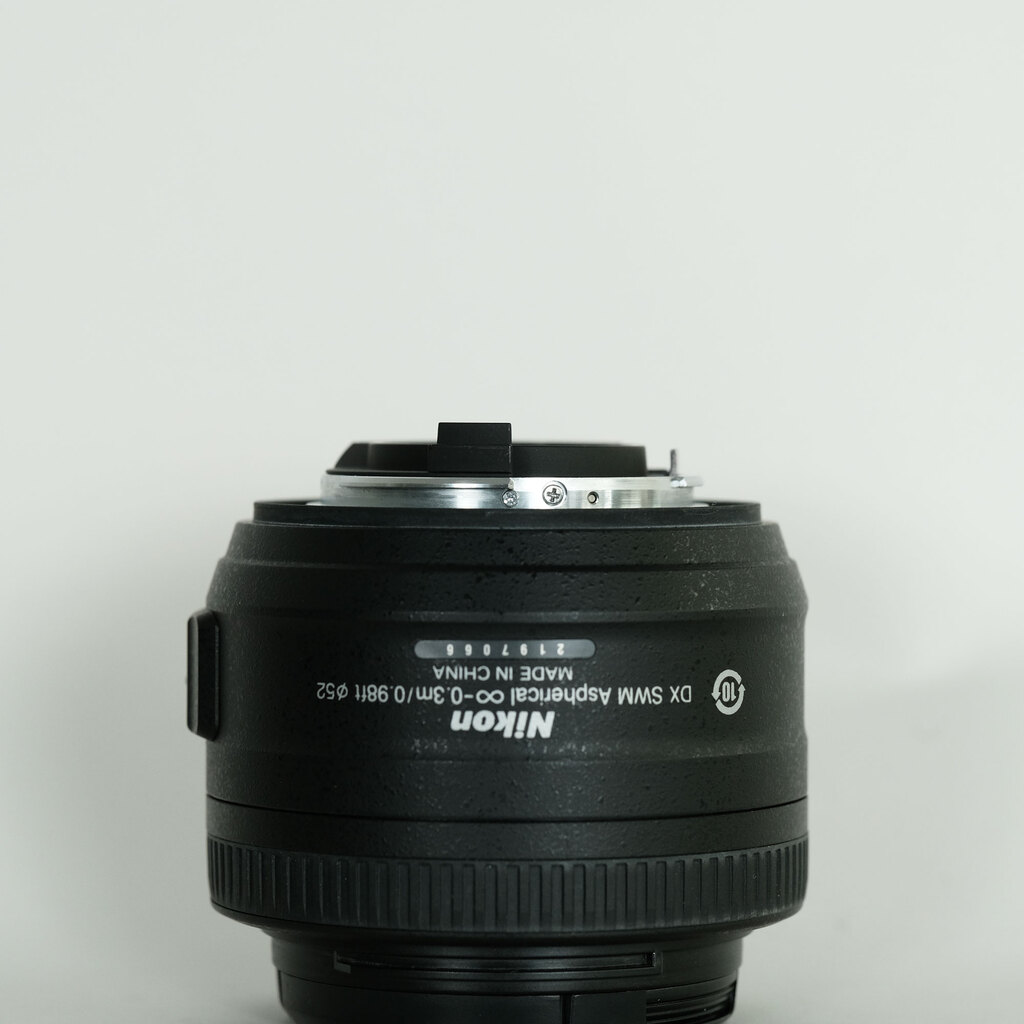 Nikon AF-S DX NIKKOR 35mm f/1.8G Nikon AF-S DX NIKKOR 35mm f/1.8G