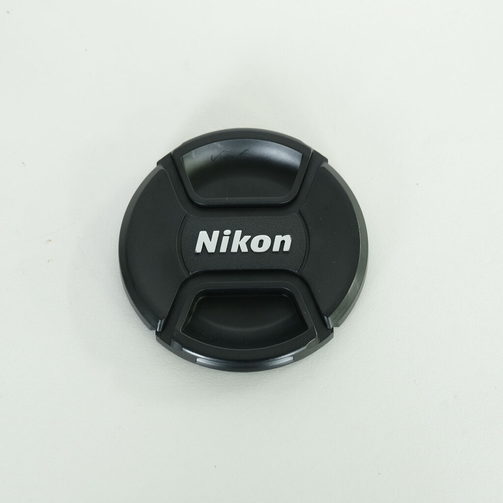 Nikon AF-S DX NIKKOR 18-200mm F3.5-5.6G ED VR II Nikon AF-S DX NIKKOR 18-200mm F3.5-5.6G ED VR II