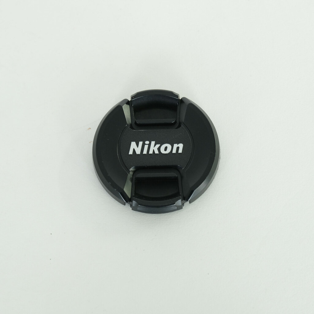 Nikon AF-S DX NIKKOR 18-55mm F3.5-5.6 G VR Nikon AF-S DX NIKKOR 18-55mm F3.5-5.6 G VR