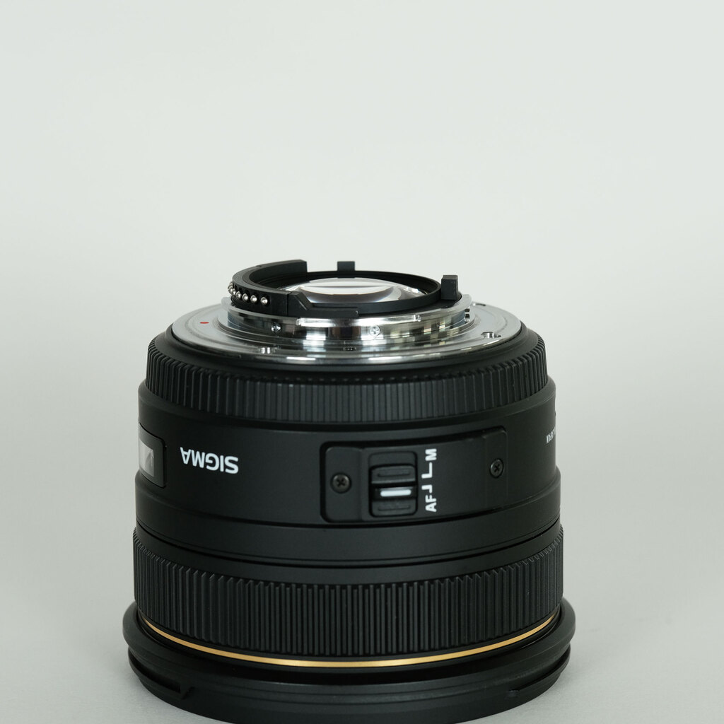 SIGMA 50mm F1.4 EX DG HSM (ニコンF用) SIGMA 50mm F1.4 EX DG HSM (ニコンF用)