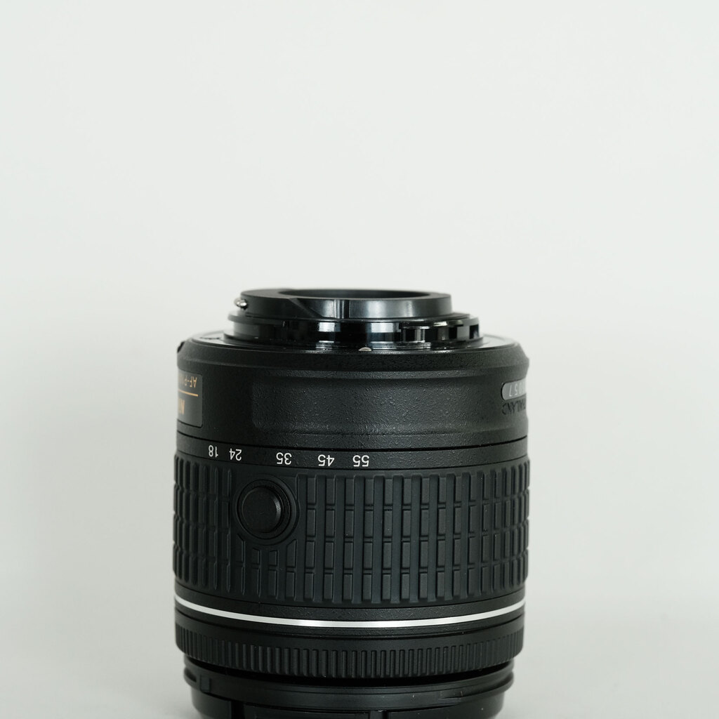 Nikon AF-P DX NIKKOR 18-55mm F3.5-5.6G VR Nikon AF-P DX NIKKOR 18-55mm F3.5-5.6G VR