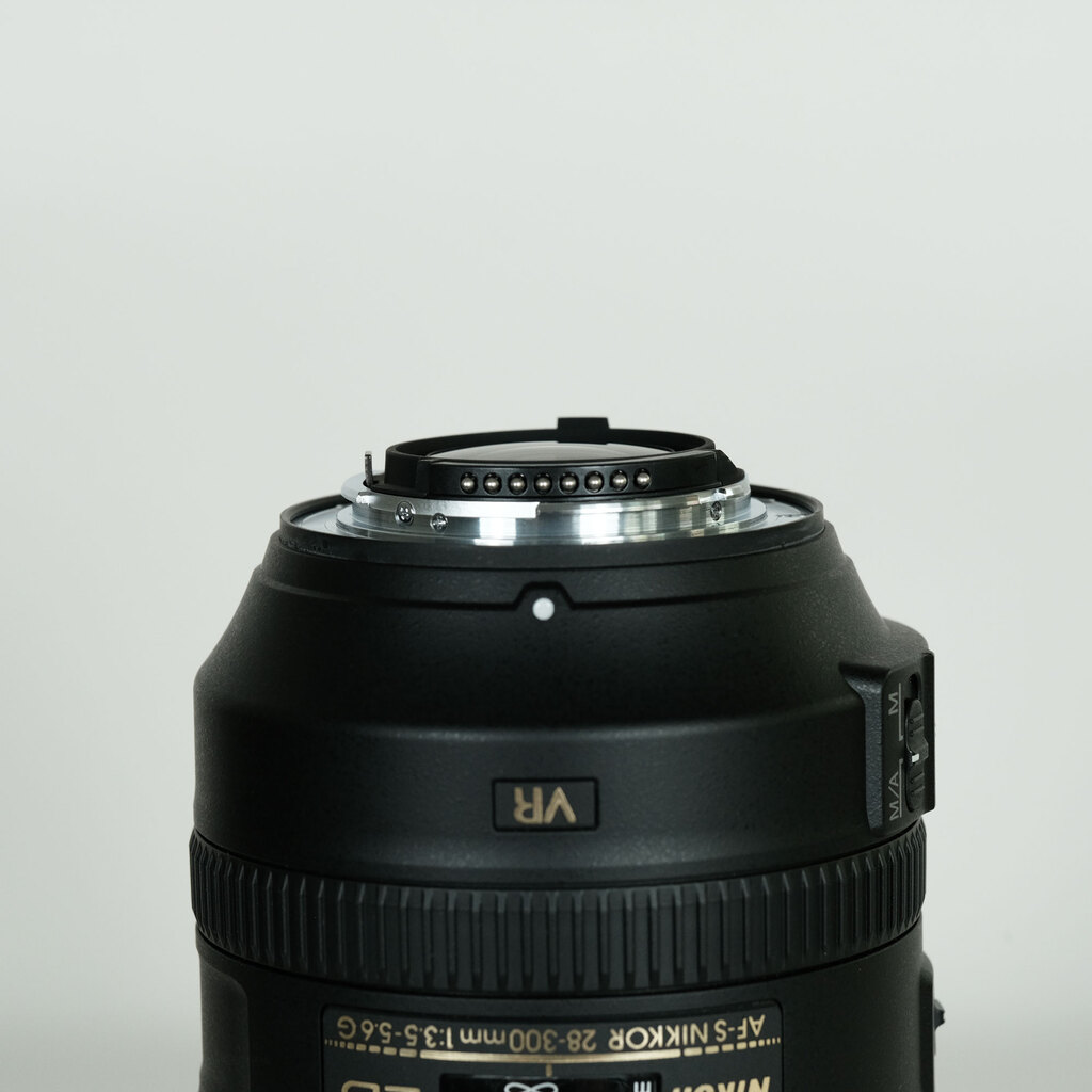 Nikon AF-S NIKKOR 28-300mm f/3.5-5.6G ED VR Nikon AF-S NIKKOR 28-300mm f/3.5-5.6G ED VR