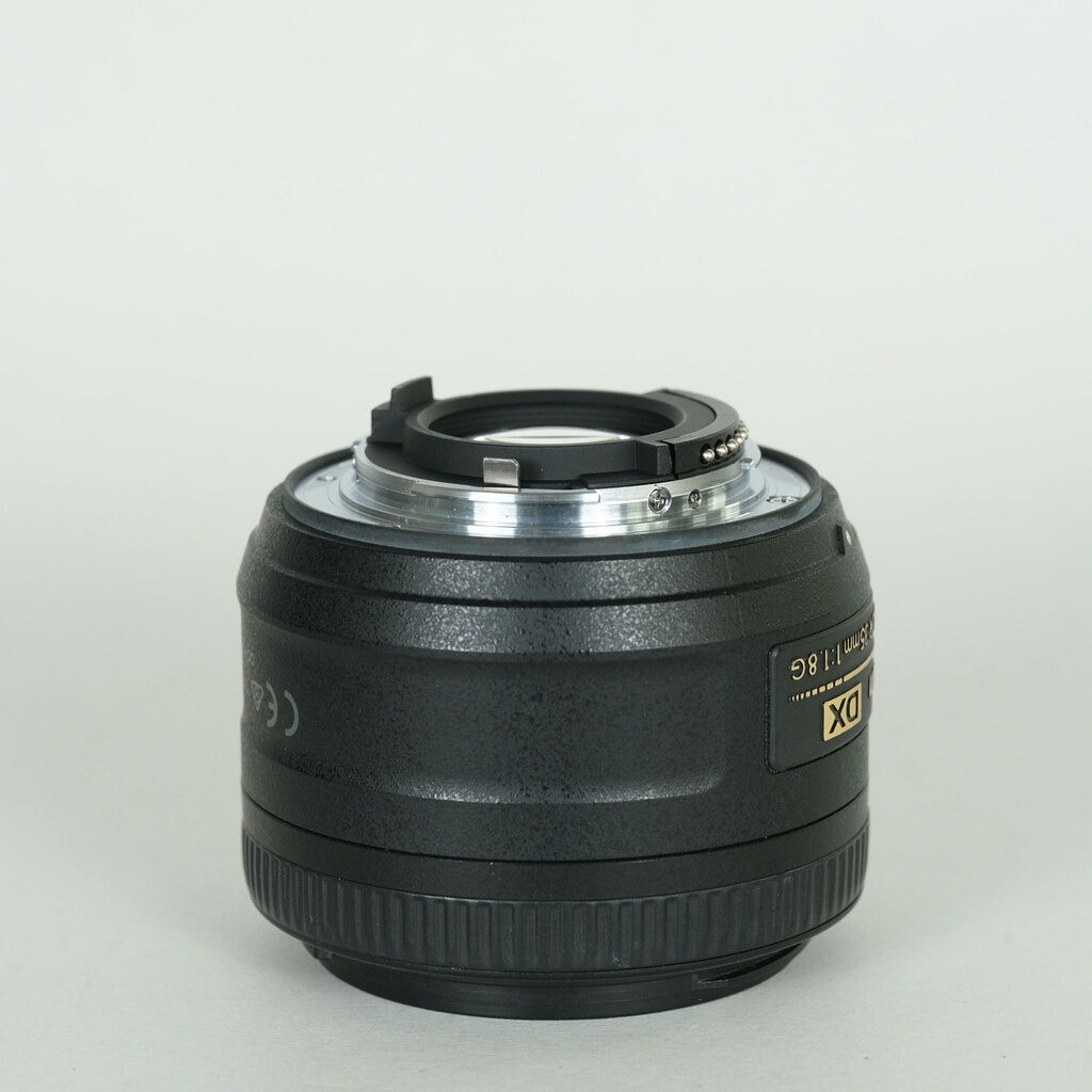 Nikon AF-S DX NIKKOR 35mm f/1.8G Nikon AF-S DX NIKKOR 35mm f/1.8G