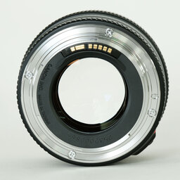 Canon EF85mm F1.8 USM Canon EF85mm F1.8 USM