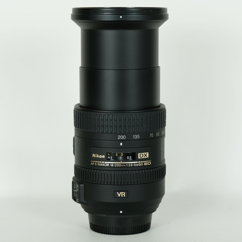 Nikon AF-S DX NIKKOR 18-200mm F3.5-5.6G ED VR II Nikon AF-S DX NIKKOR 18-200mm F3.5-5.6G ED VR II
