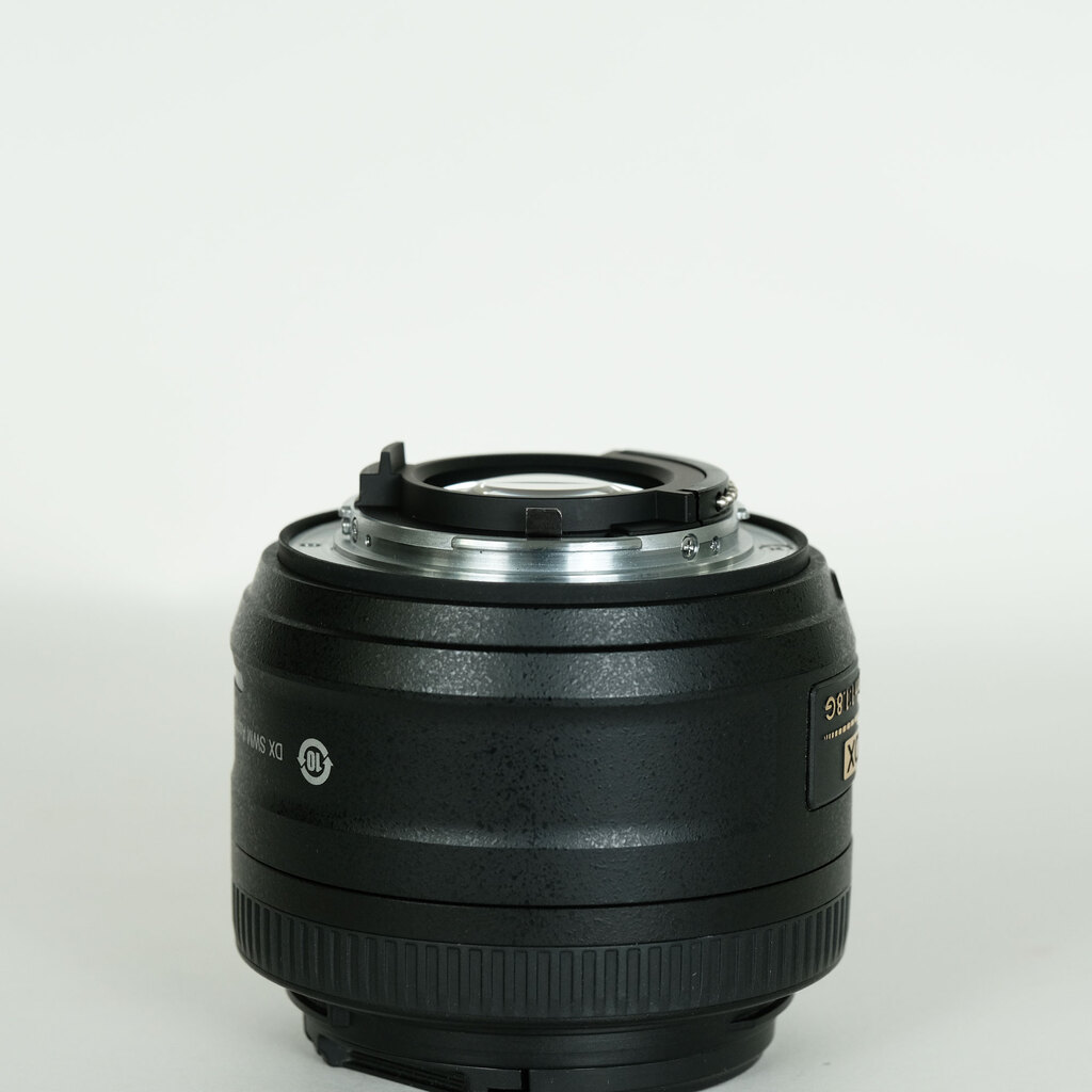 Nikon AF-S DX NIKKOR 35mm f/1.8G Nikon AF-S DX NIKKOR 35mm f/1.8G