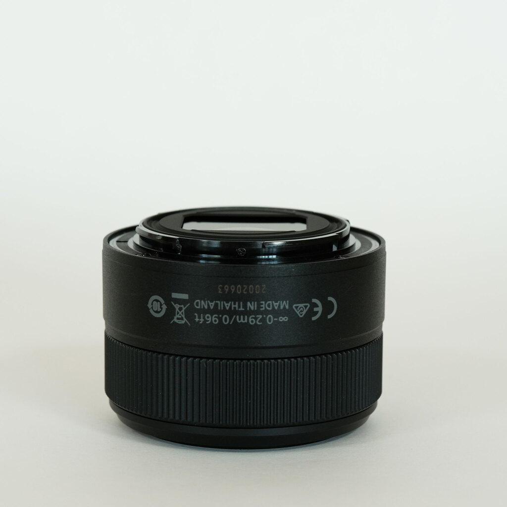 Nikon NIKKOR Z 40mm f/2 Nikon NIKKOR Z 40mm f/2