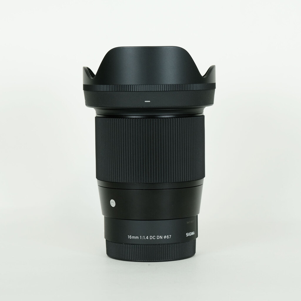 SIGMA 16mm F1.4 DC DN レンズ 5月末まで出品 Amazon.co.jp: シグマ(Sigma) レンズ 16mm F1.4 DC DN FUJIFILM