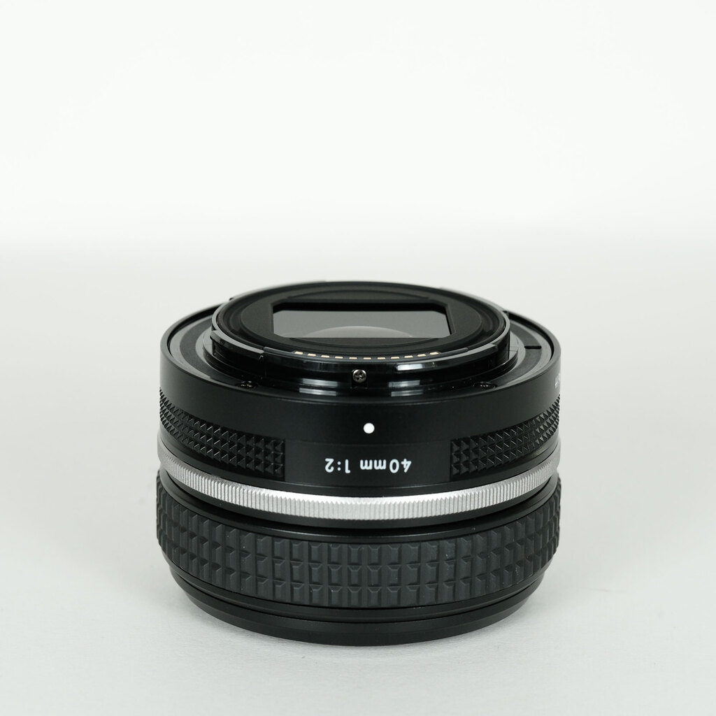 Nikon NIKKOR Z 40mm f/2 Nikon NIKKOR Z 40mm f/2