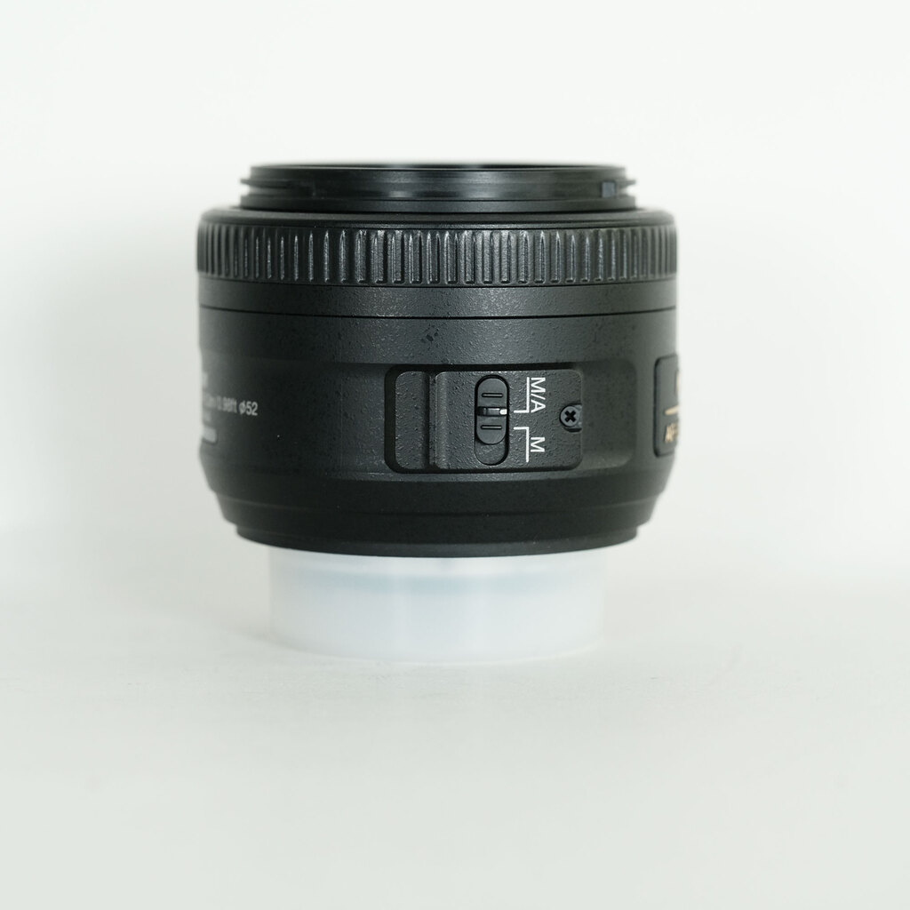 Nikon AF-S DX NIKKOR 35mm f/1.8G Nikon AF-S DX NIKKOR 35mm f/1.8G
