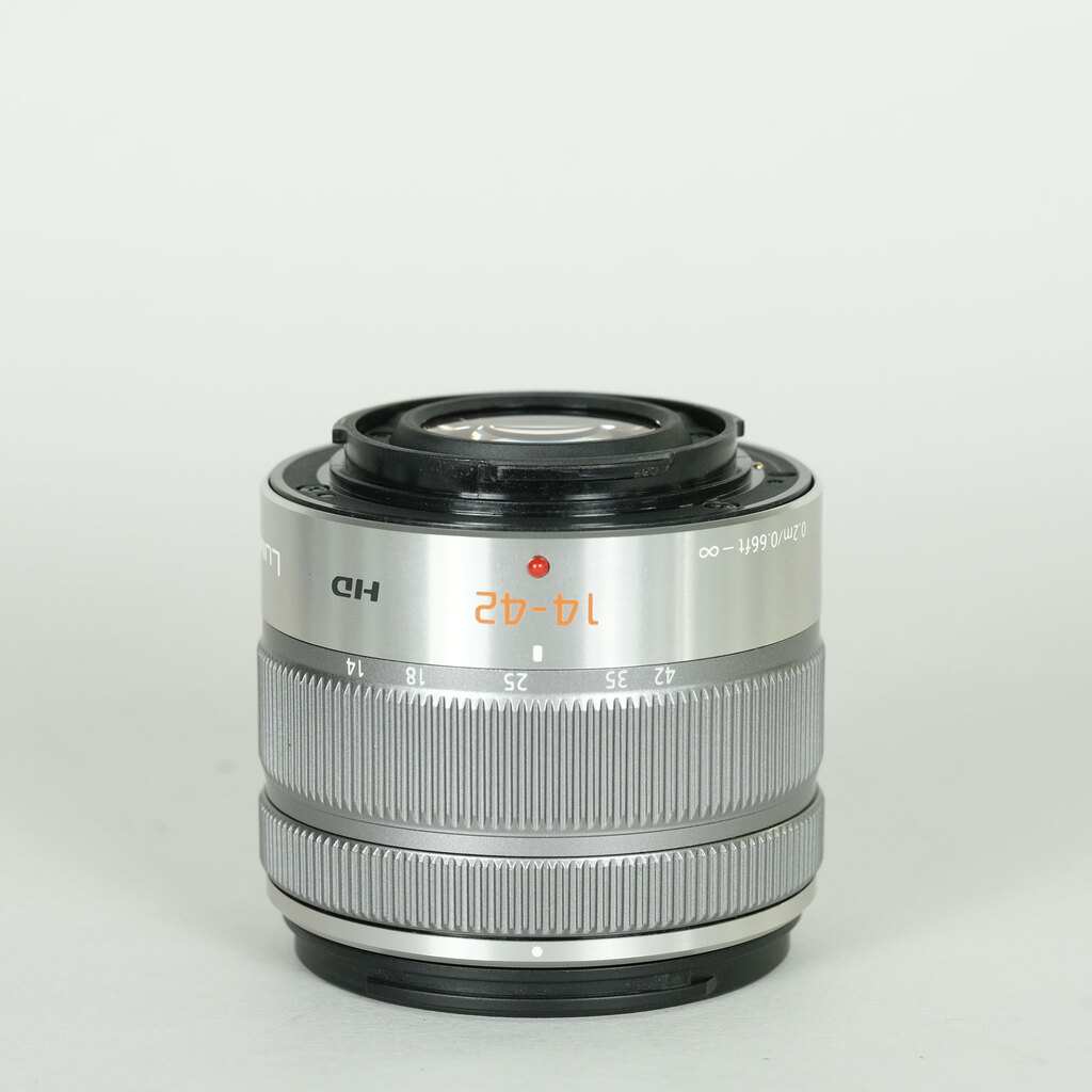Panasonic LUMIX G VARIO 14-42mm F3.5-5.6 ASPH./MEGA O.I.S. Panasonic LUMIX G VARIO 14-42mm F3.5-5.6 ASPH./MEGA O.I.S.