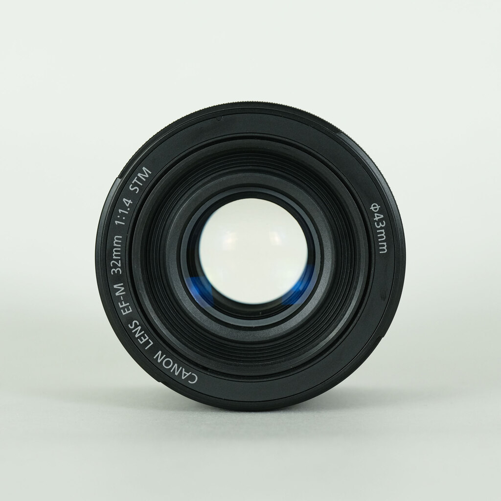 Canon EF-M32mm F1.4 STM Canon EF-M32mm F1.4 STM