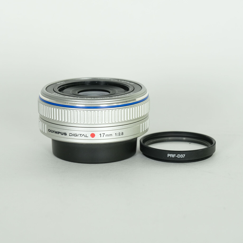 OLYMPUS M.ZUIKO DIGITAL 17mm F2.8 シルバー OLYMPUS M.ZUIKO DIGITAL 17mm F2.8 シルバー