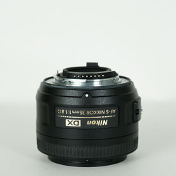 Nikon AF-S DX NIKKOR 35mm f/1.8G Nikon AF-S DX NIKKOR 35mm f/1.8G