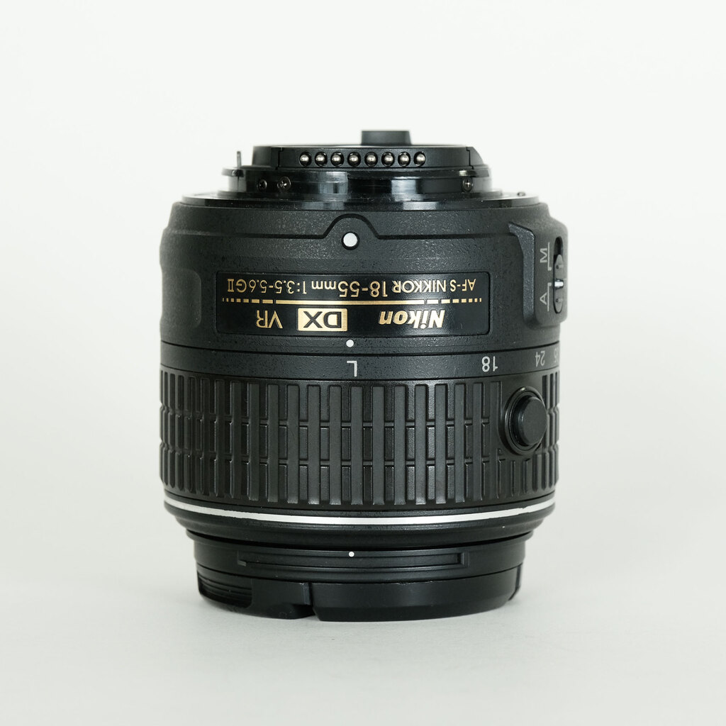 Nikon AF-S DX NIKKOR 18-55mm f3.5-5.6G VR II Nikon AF-S DX NIKKOR 18-55mm f3.5-5.6G VR II