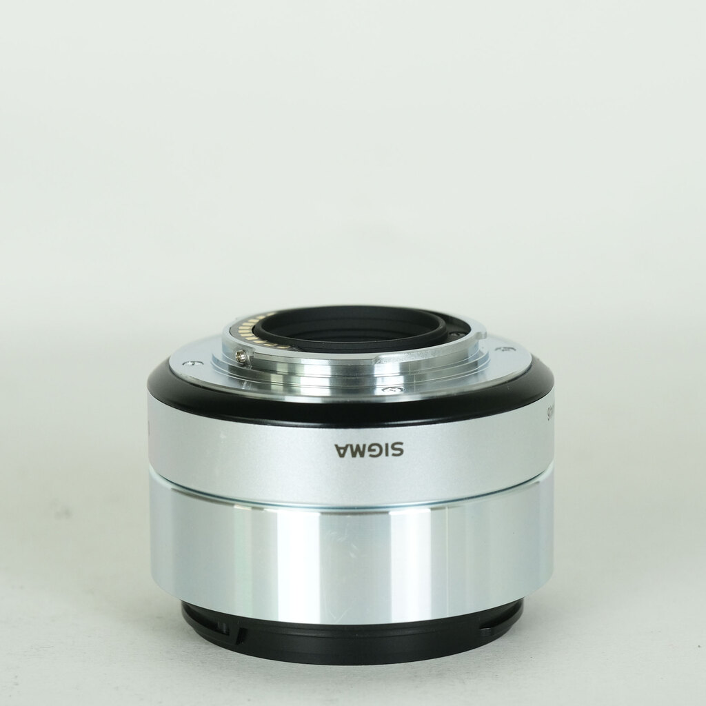 SIGMA A 30mm F2.8 DN (マイクロフォーサーズ用)シルバー SIGMA A 30mm F2.8 DN (マイクロフォーサーズ用)シルバー
