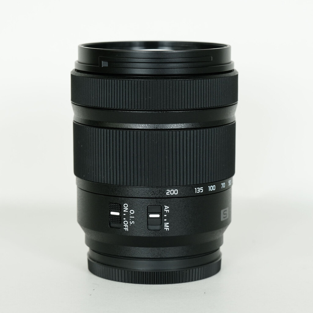 Panasonic LUMIX S 28-200mm F4-7.1 MACRO O.I.S. Panasonic LUMIX S 28-200mm F4-7.1 MACRO O.I.S.