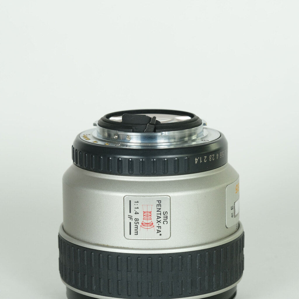 PENTAX FA*85mm F1.4[IF]