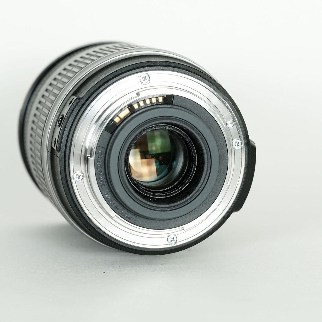 Canon EF-S18-200mm F3.5-5.6 IS