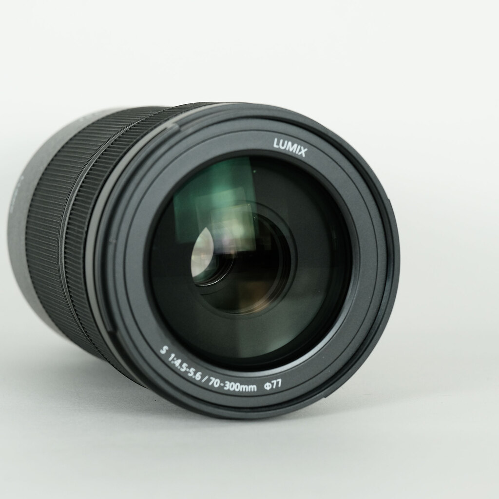 Panasonic LUMIX S 70-300mm F4.5-5.6 MACRO O.I.S.