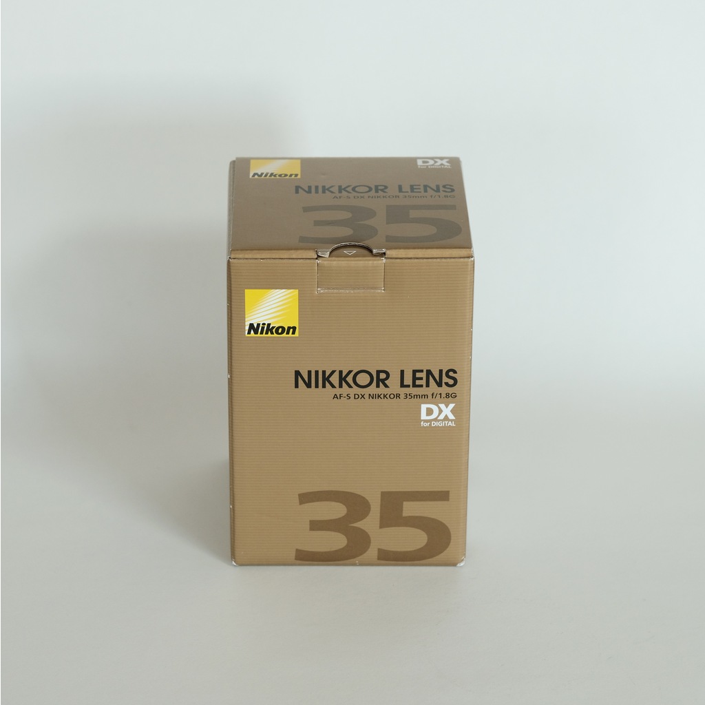 Nikon ニコン AF-S DX NIKKOR 35mm f/1.8G 箱付き Amazon.com : Nikon AF-S DX NIKKOR 35mm f/1.8G Lens with Auto