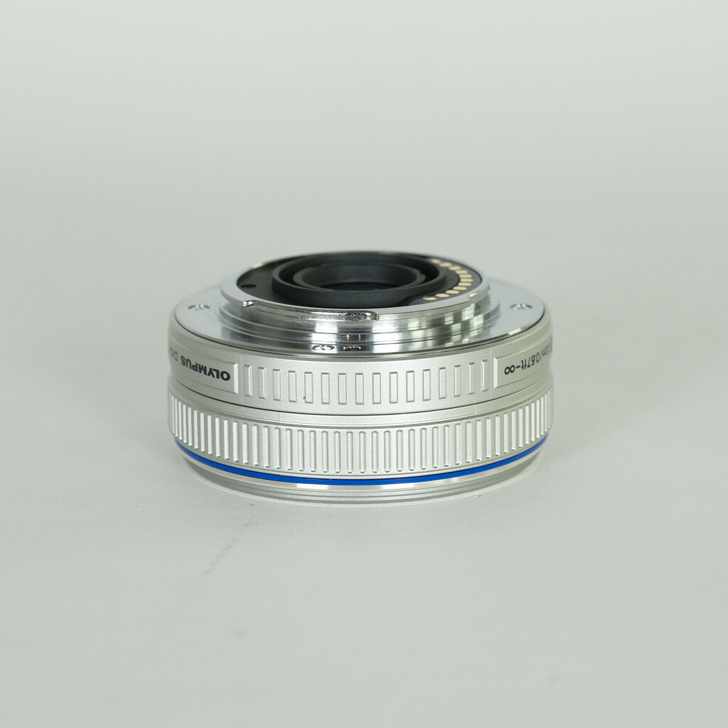 OLYMPUS M.ZUIKO DIGITAL 17mm F2.8 シルバー OLYMPUS M.ZUIKO DIGITAL 17mm F2.8 シルバー