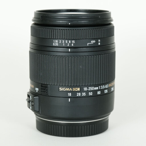 SIGMA 18-250mm F3.5-6.3 DC MACRO OS HSM (キヤノンEF用) SIGMA 18-250mm F3.5-6.3 DC MACRO OS HSM (キヤノンEF用)
