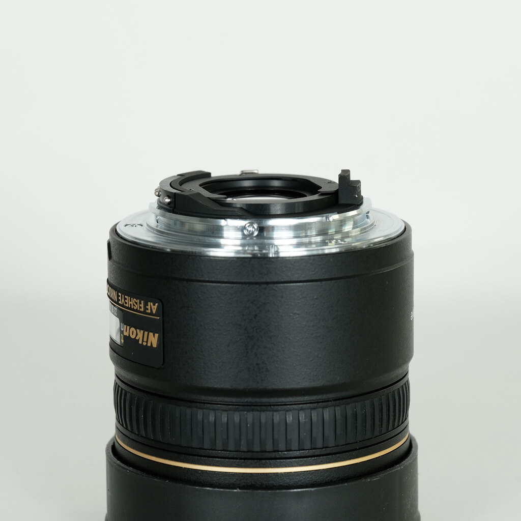 Nikon AF DX Fisheye-Nikkor 10.5mm F2.8G ED Nikon AF DX Fisheye-Nikkor 10.5mm F2.8G ED