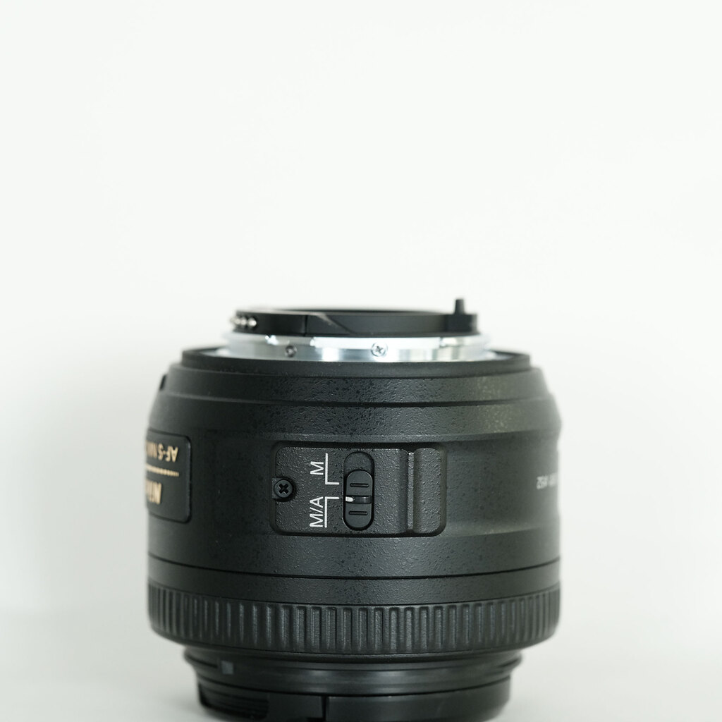 Nikon AF-S DX NIKKOR 35mm f/1.8G Nikon AF-S DX NIKKOR 35mm f/1.8G