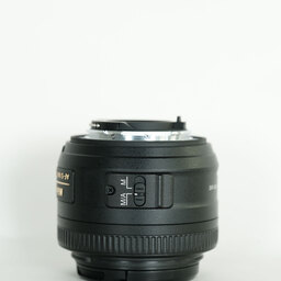 Nikon AF-S DX NIKKOR 35mm f/1.8G Nikon AF-S DX NIKKOR 35mm f/1.8G