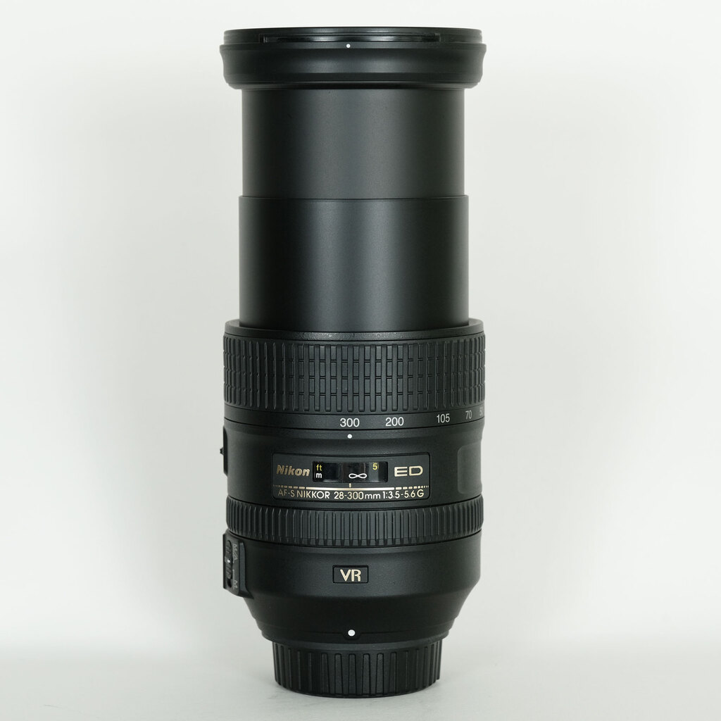 Nikon AF-S NIKKOR 28-300mm f/3.5-5.6G ED VR Nikon AF-S NIKKOR 28-300mm f/3.5-5.6G ED VR