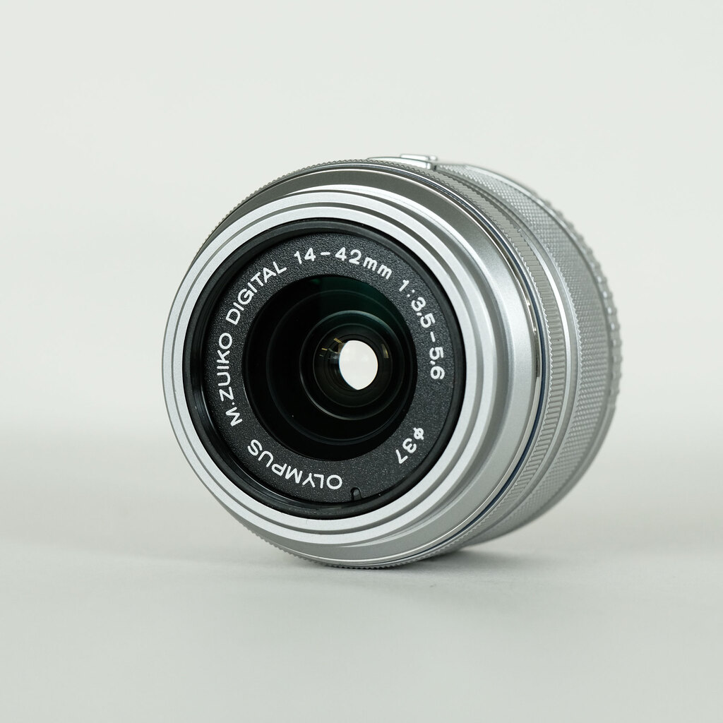 OLYMPUS M.ZUIKO DIGITAL 14-42mm F3.5-5.6IIR シルバーの出品