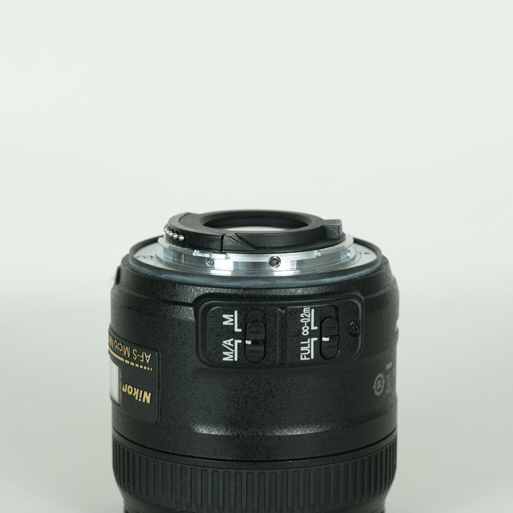 Nikon AF-S DX Micro NIKKOR 40mm f/2.8G Nikon AF-S DX Micro NIKKOR 40mm f/2.8G