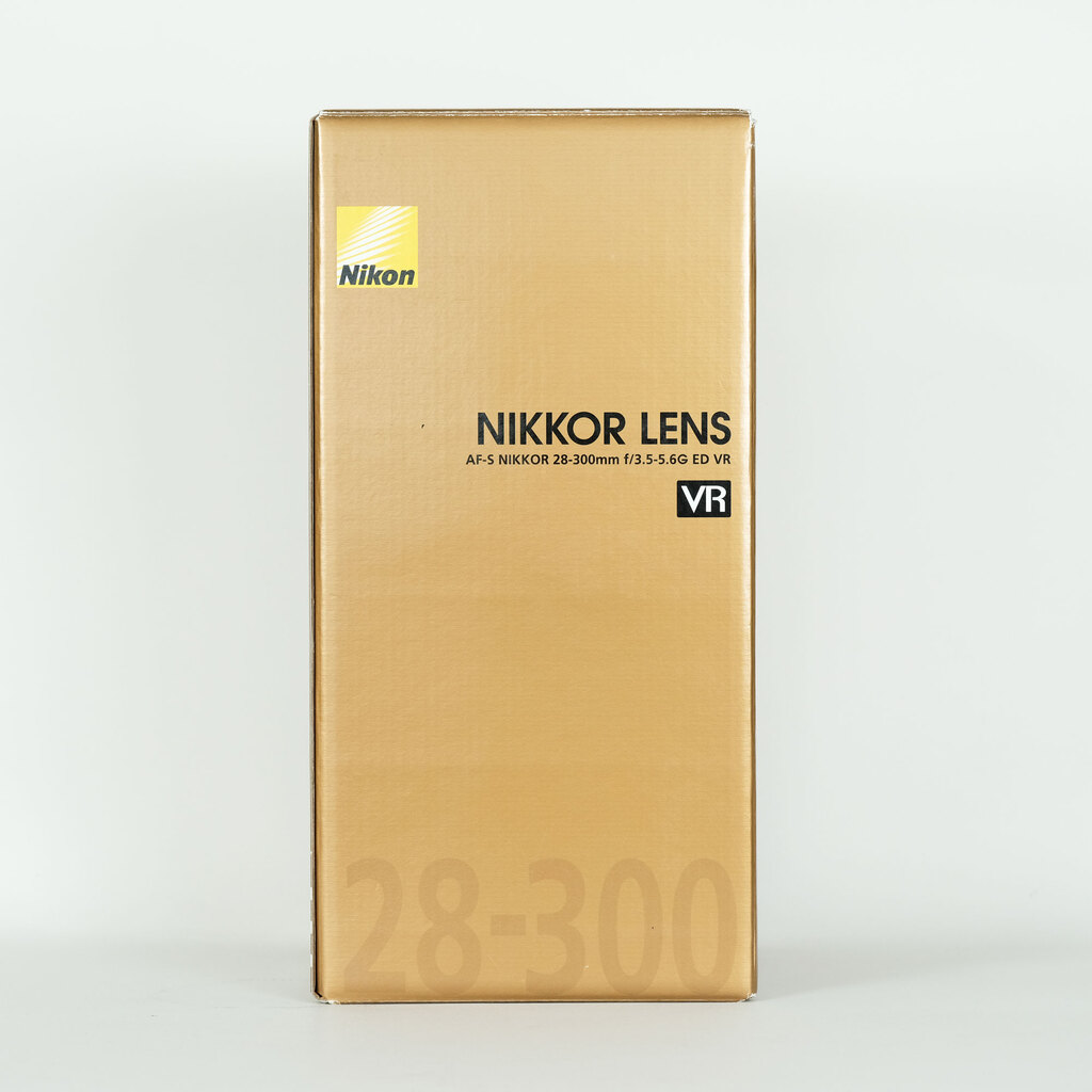 Nikon AF-S NIKKOR 28-300mm f/3.5-5.6G ED VR Nikon AF-S NIKKOR 28-300mm f/3.5-5.6G ED VR
